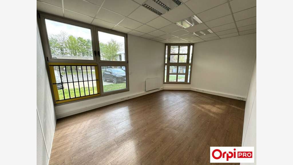 A louer surface de bureaux 192m² en RDC à Lisses