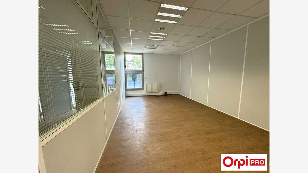 A louer surface de bureaux 192m² en RDC à Lisses