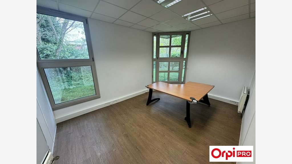 A louer surface de bureaux 192m² en RDC à Lisses