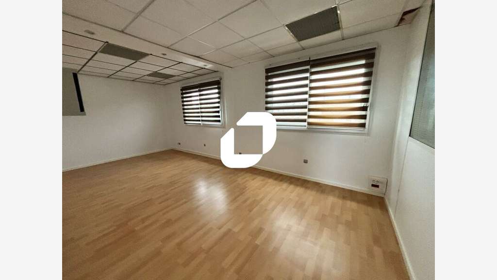 A louer Bureaux 463m² Lisses