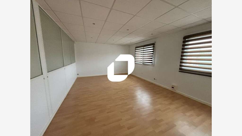 A louer Bureaux 463m² Lisses