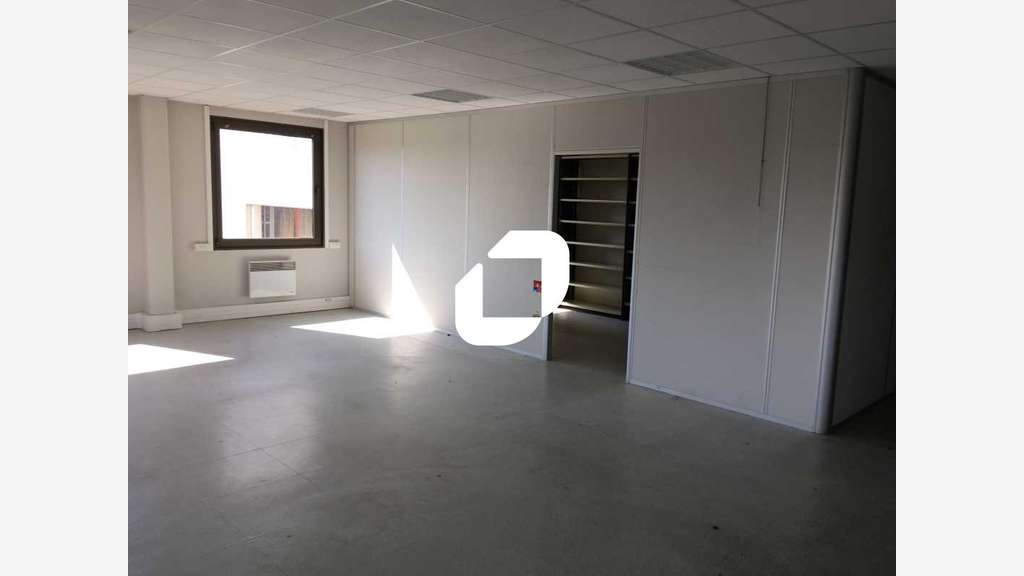 A louer Bureaux 1174m² Lisses