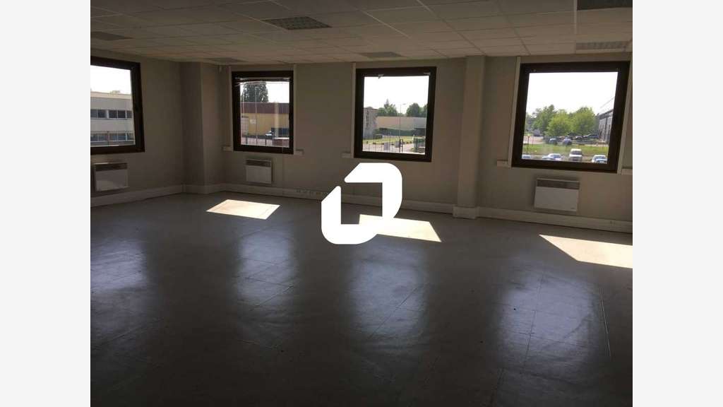 A louer Bureaux 1174m² Lisses