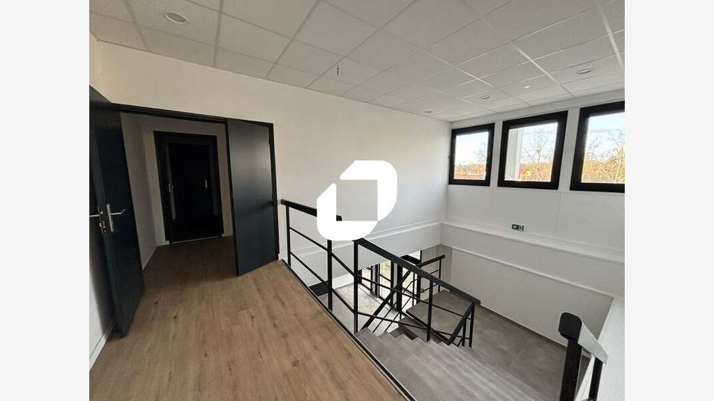 A louer Bureaux 213m² Lisses