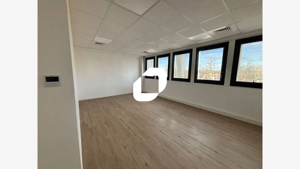 A louer Bureaux 213m² Lisses