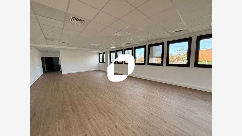 A louer Bureaux 213m² Lisses
