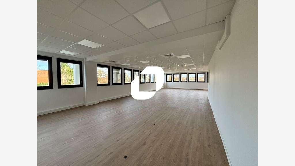 A louer Bureaux 213m² Lisses