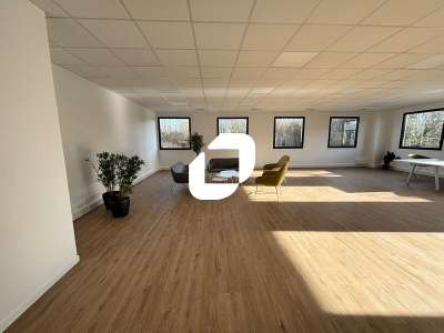 A louer Bureaux 213m² Lisses