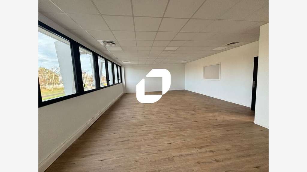 A louer Bureaux 213m² Lisses