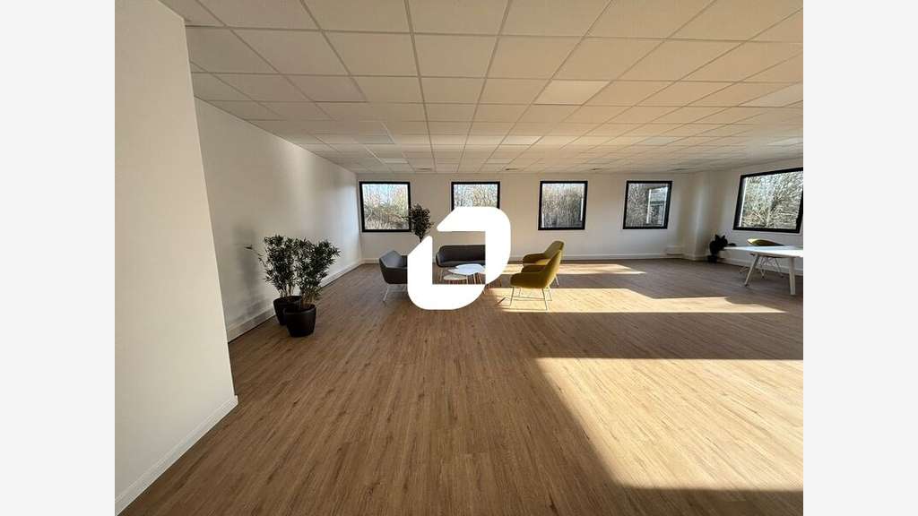 A louer Bureaux 158m² Lisses