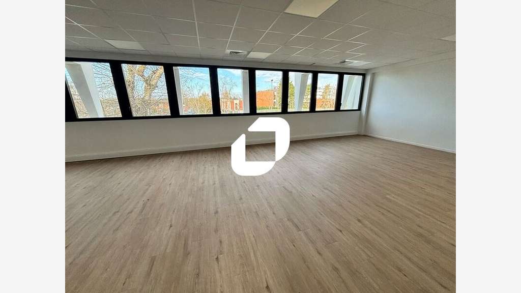 A louer Bureaux 158m² Lisses