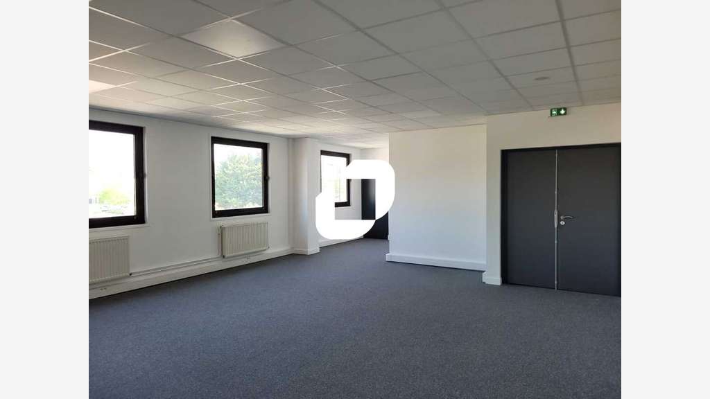 A louer Bureaux 898m² Lisses
