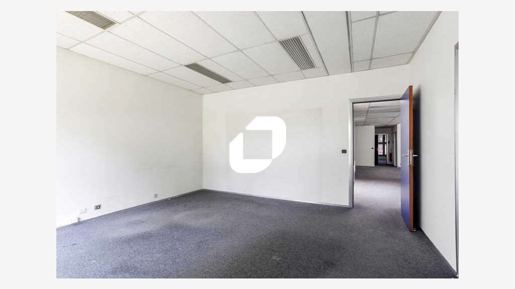 A louer Bureaux 300m² Lisses