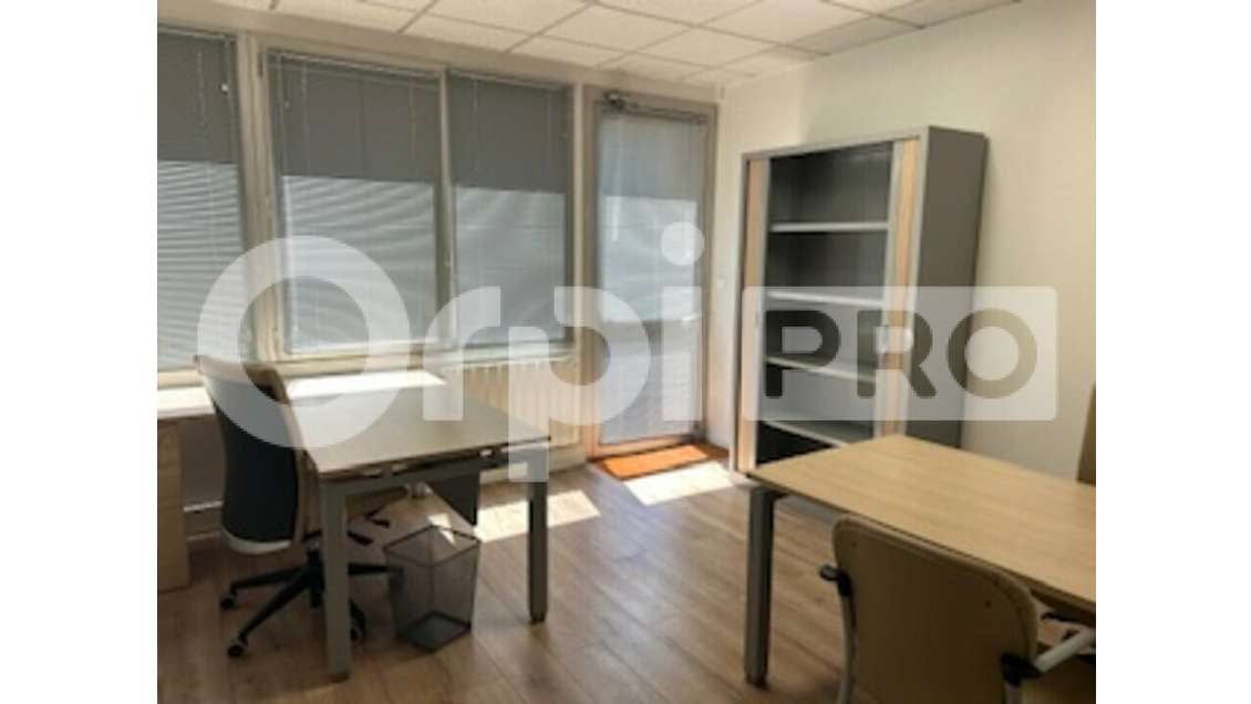 A louer bureau 114m² RDC à Lissieu