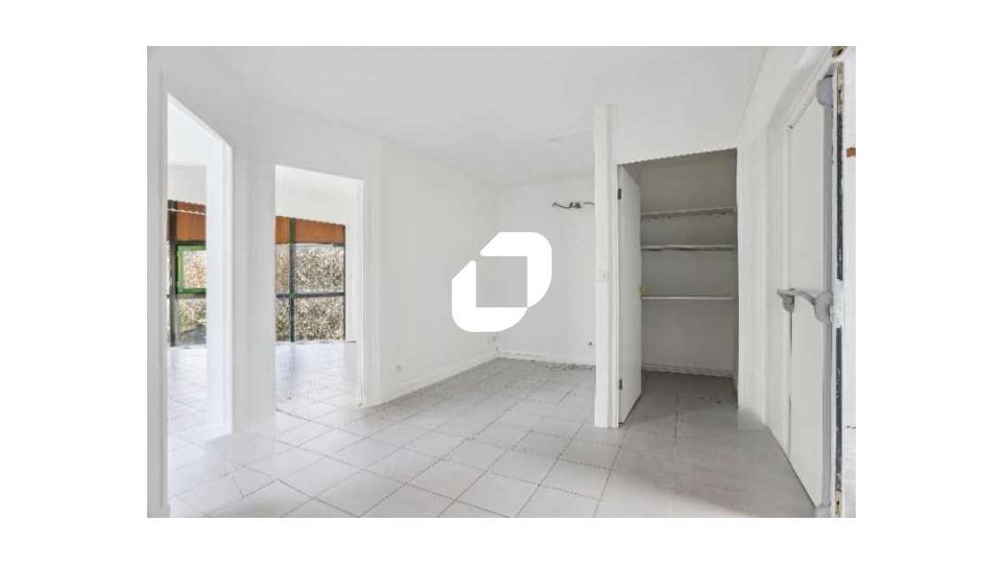 A louer Bureaux 94m² Lognes