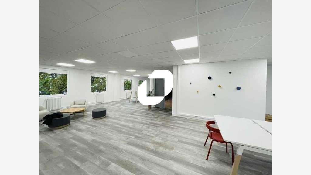 A louer Bureaux 257m² Lognes