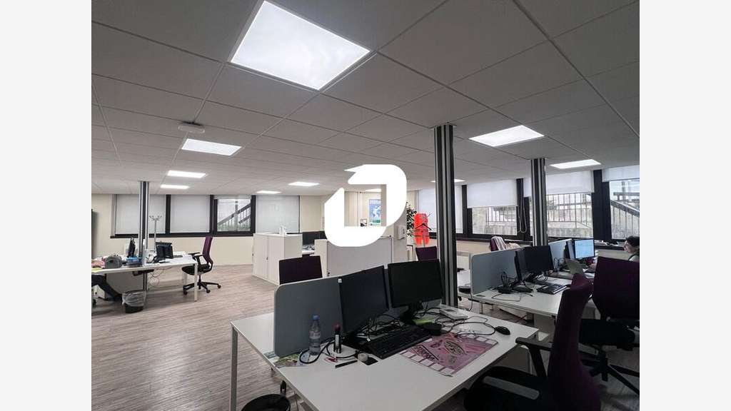 A louer Bureaux 871m² Lognes