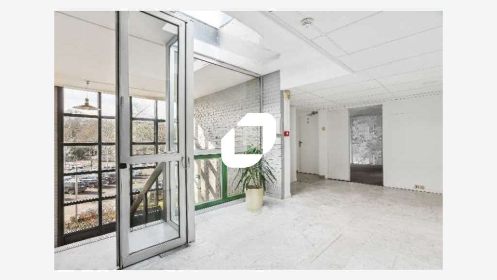 A louer Bureaux 94m² Lognes