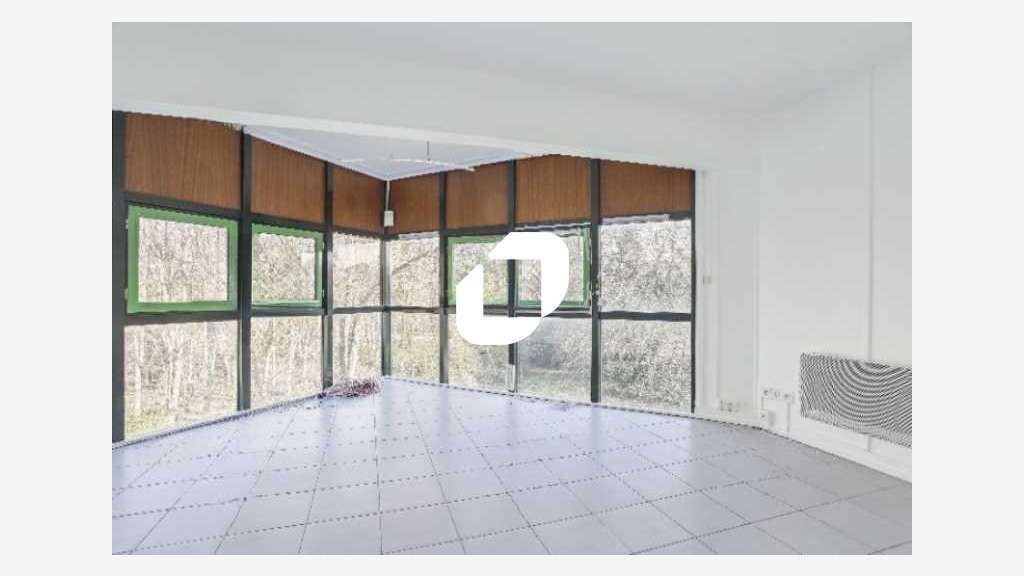 A louer Bureaux 94m² Lognes