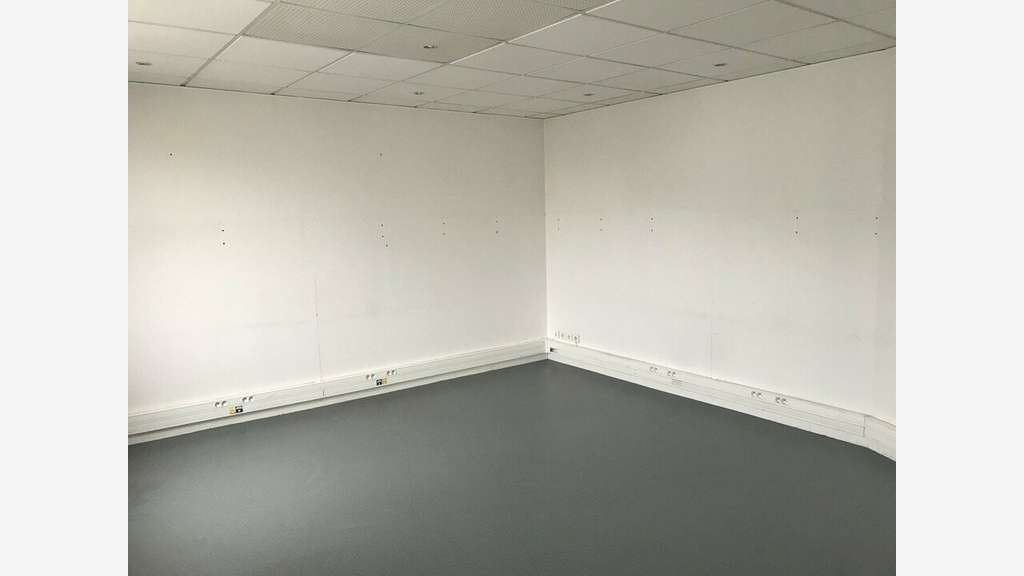 Plateau de bureaux 51m² à louer à Longuenesse (62)