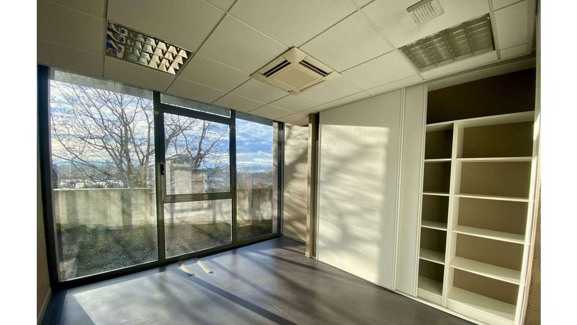 Location bureaux 200m² à Lons rocade sud