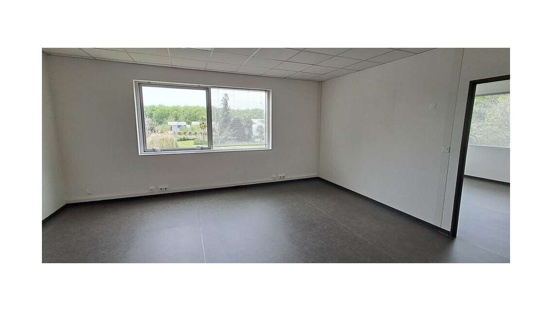 Plateau de bureaux de 81m² à louer à Lons