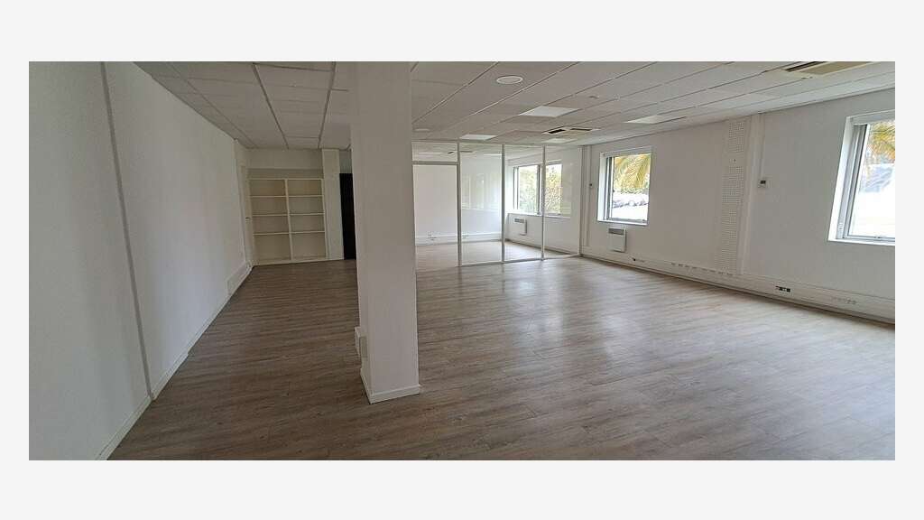 Bureaux à louer sur la rocade à Lons