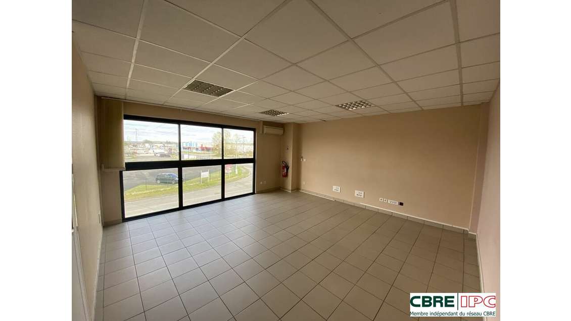 Location local 149m² à Lons Espace Orion