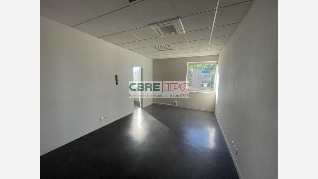 Location bureaux dans ensemble tertiaire à Lons