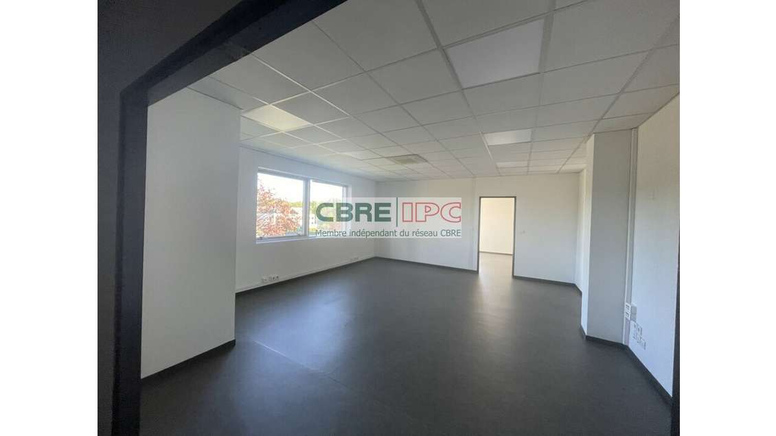 Location bureaux dans ensemble tertiaire à Lons