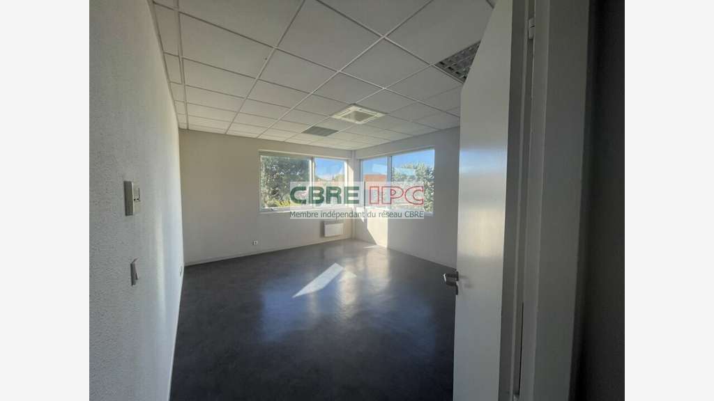 Location bureaux dans ensemble tertiaire à Lons