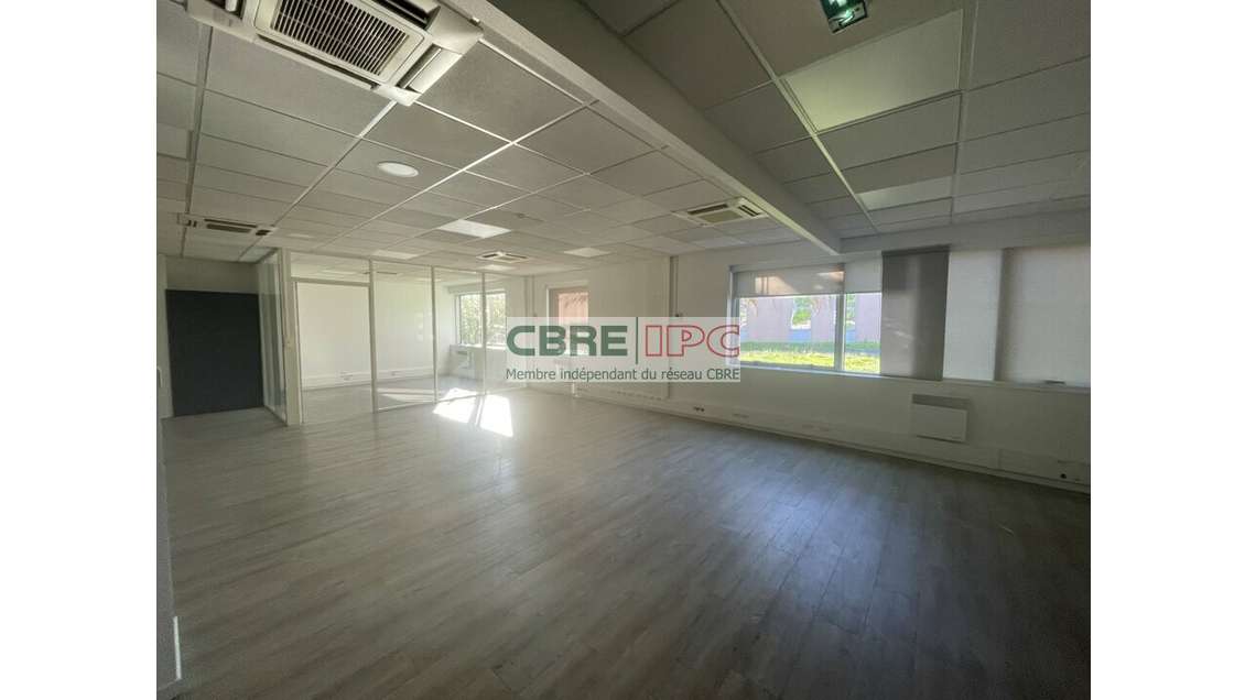 Location bureaux  215m² à Lons