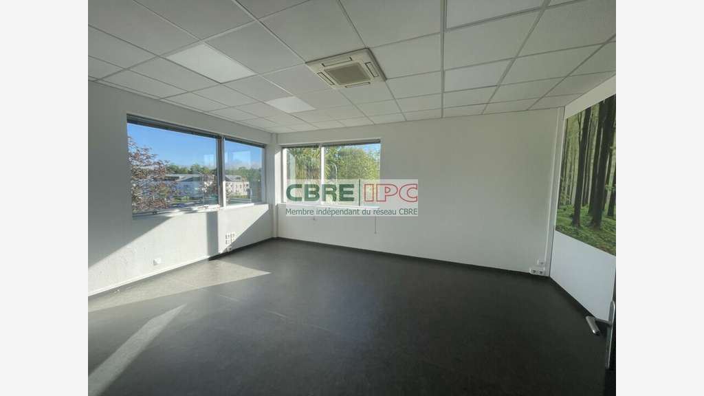 Location bureaux  215m² à Lons