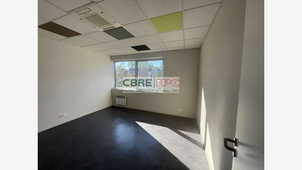 Location bureaux  215m² à Lons