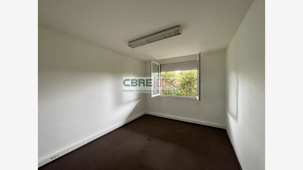 Location bureaux 120m² à Lons Charles de Gaulle