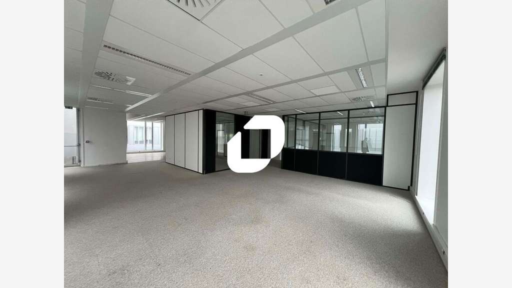 A louer Bureaux 865m² Loos