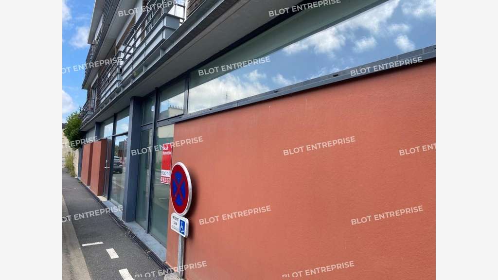 A louer bureaux PMR 93m² à Loperhet centre bourg