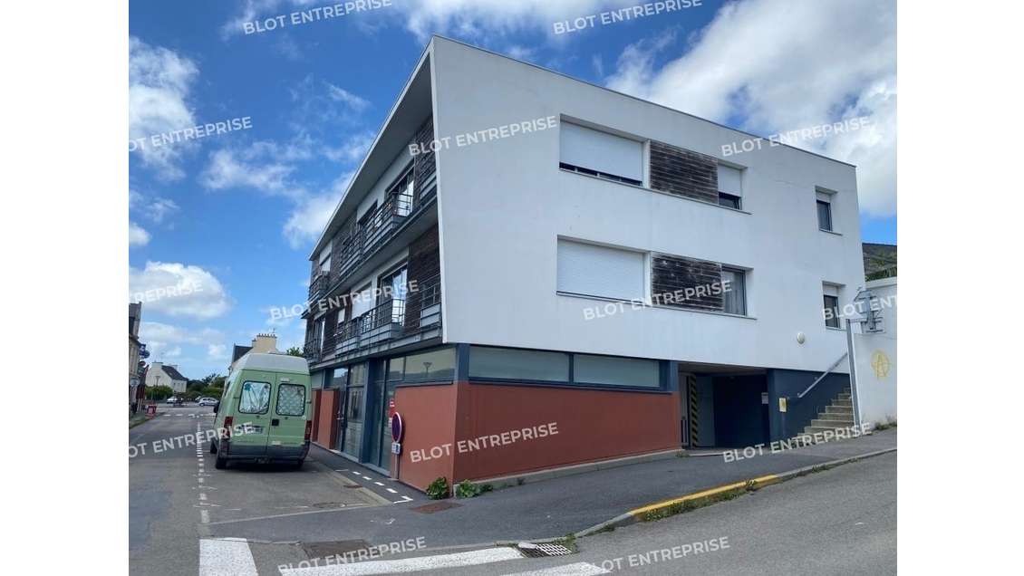 A louer bureaux PMR 93m² à Loperhet centre bourg