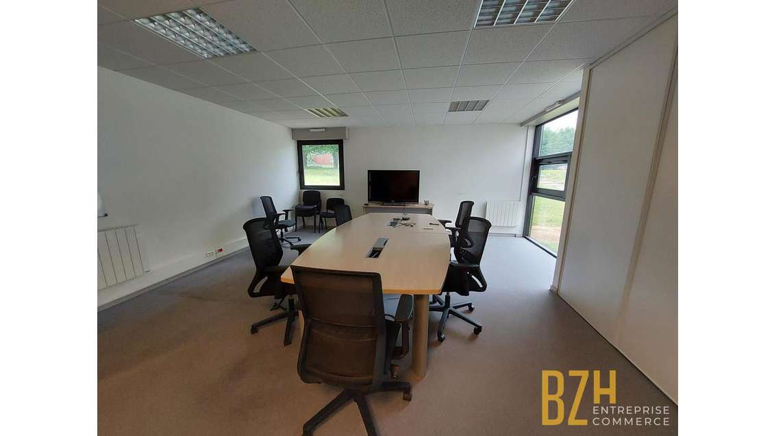 Bureaux 95m² RDC à louer à Lorient Parc de la Soye