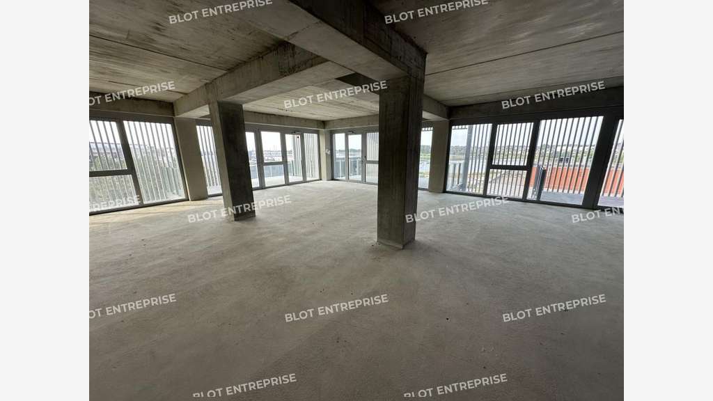 Bureaux neufs 145m² à louer à Lorient La Base  