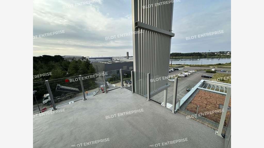 Bureaux neufs 145m² à louer à Lorient La Base  