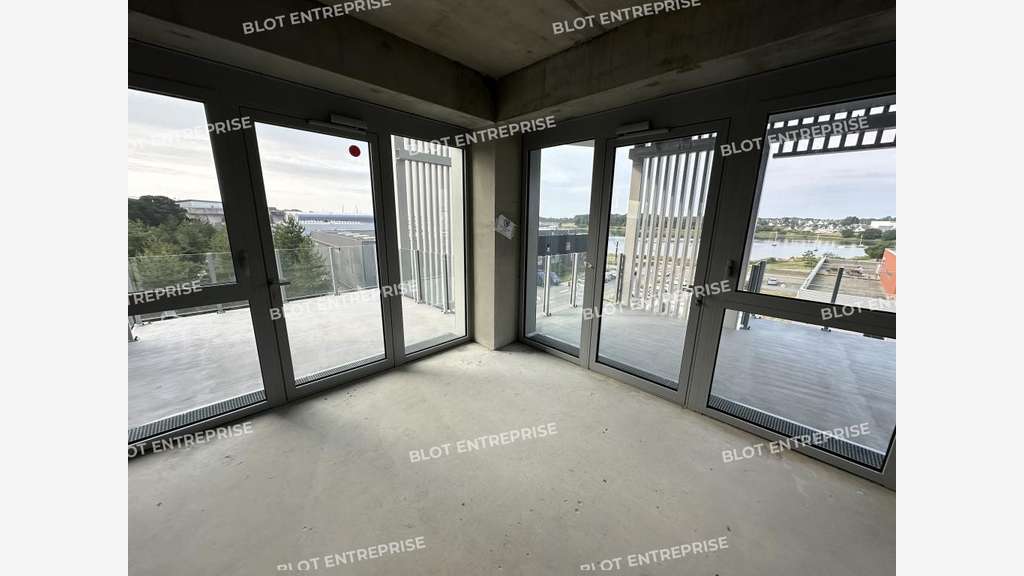 Bureaux neufs 145m² à louer à Lorient La Base  