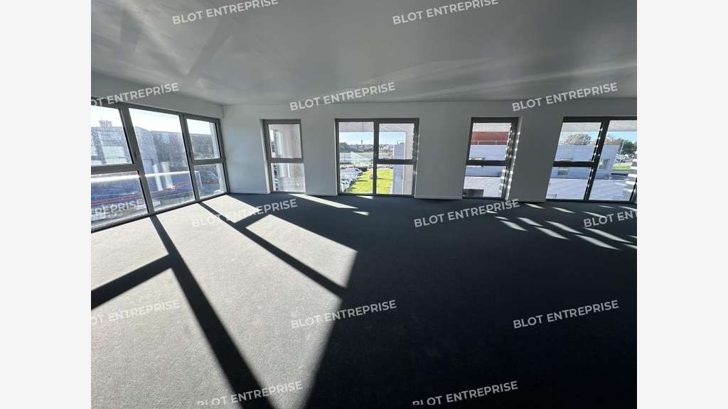 Location bureaux neufs 135m² à Lorient La Base