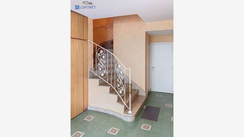 Loue bureaux 70m² au 1er étage à Lorient Merville