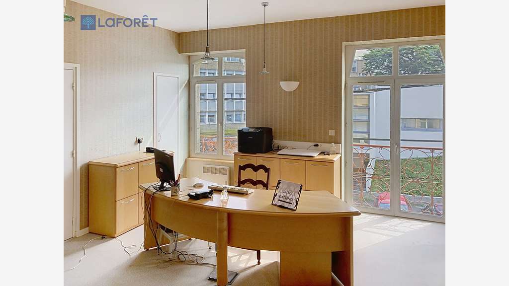 Loue bureaux 70m² au 1er étage à Lorient Merville