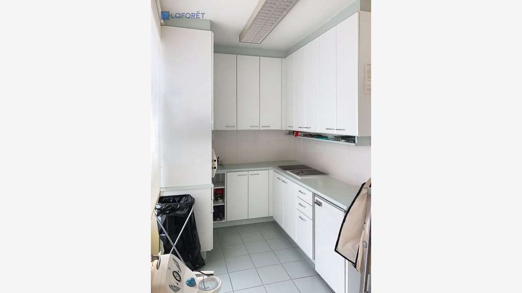 Loue bureaux 70m² au 1er étage à Lorient Merville