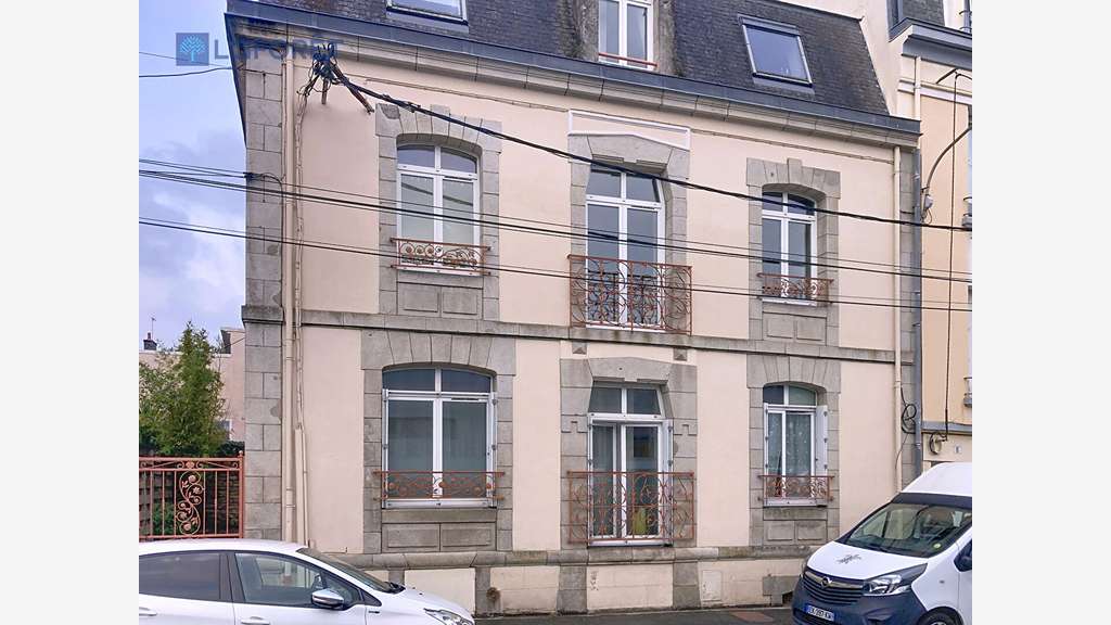 Loue bureaux 70m² au 1er étage à Lorient Merville