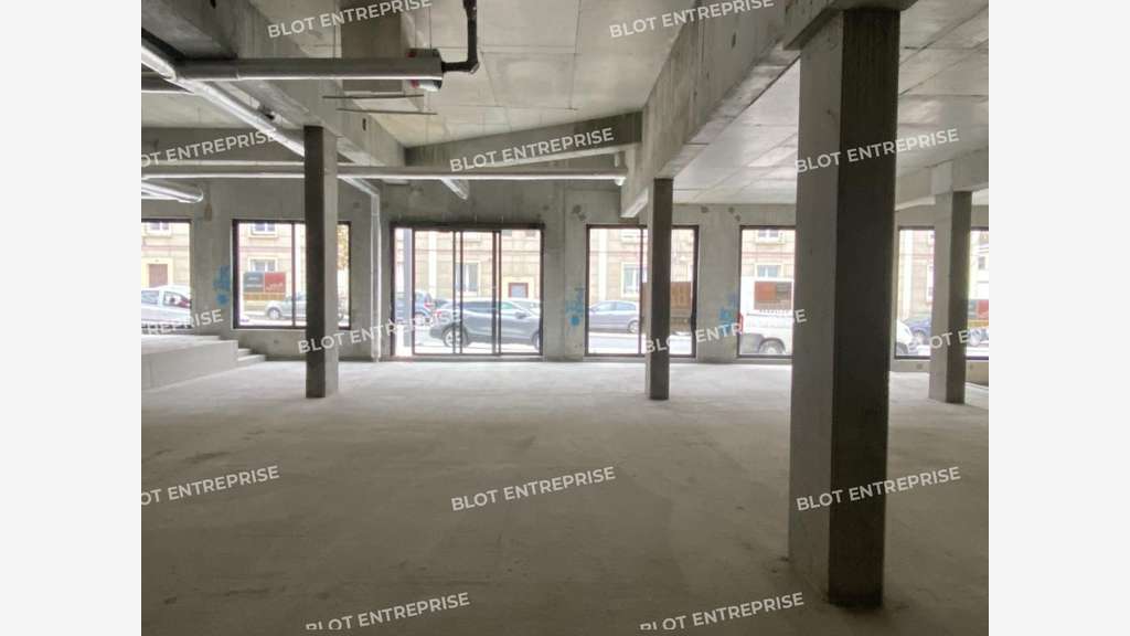 Location local neuf 152m² empl stratégique Lorient