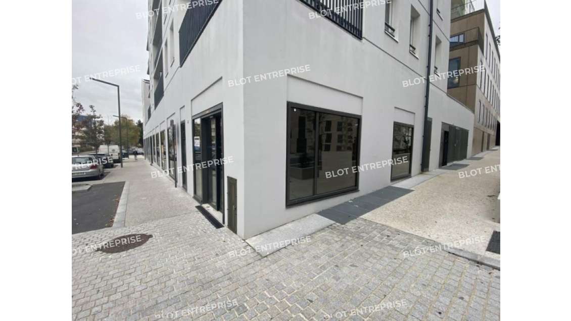 Location local neuf 152m² empl stratégique Lorient