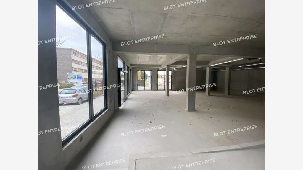 Location local neuf 152m² empl stratégique Lorient